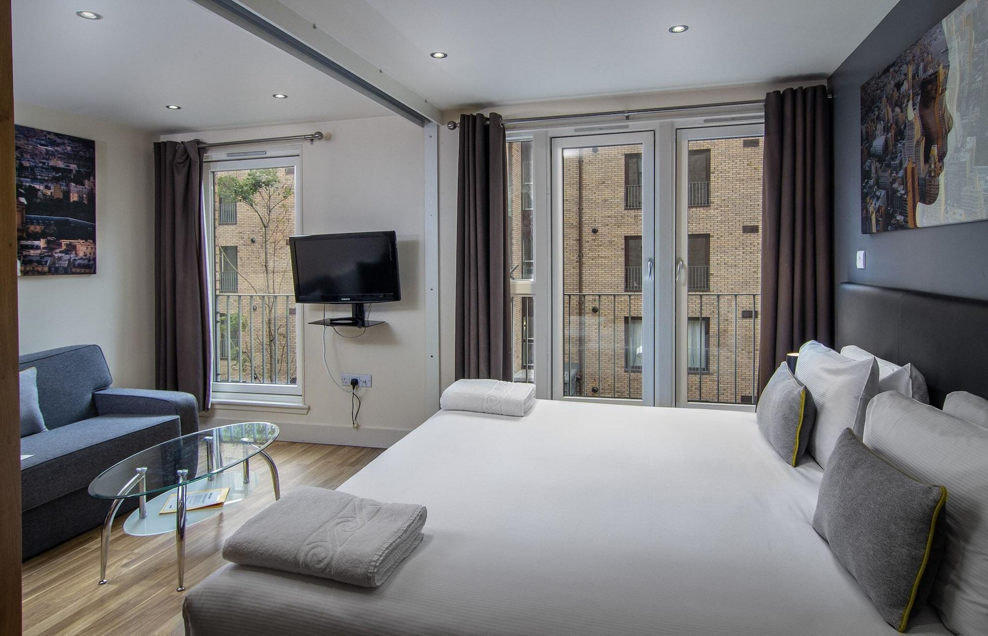 Staycity West End Aparthotel 4*